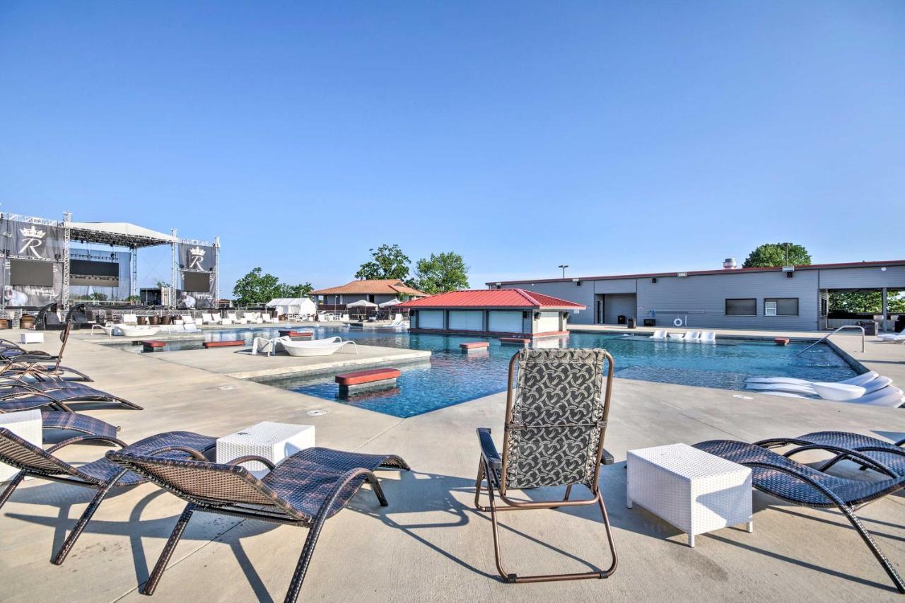 Ozarks Vacation Rental Condo With Lake View! Exteriör bild